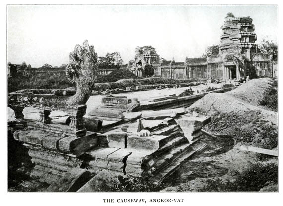 07_the_causeway_angkor-vat