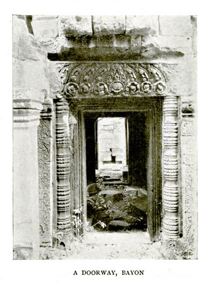 17_a_doorway_bayon